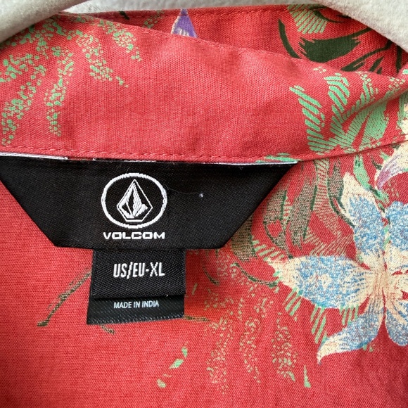 Volcom | Red Hawaiian Floral Button Up Shirt | Size XL - Picture 3 of 7